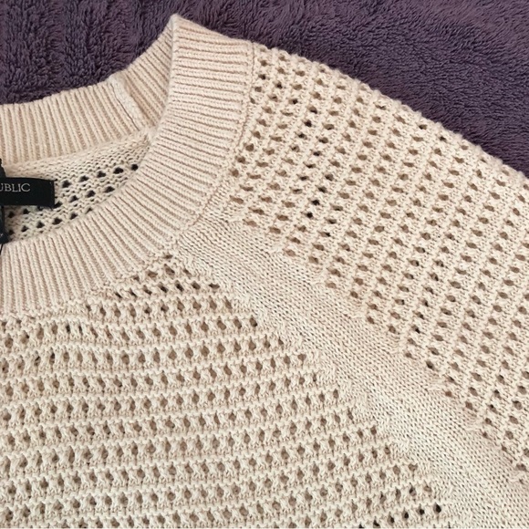 Banana Republic cream colored 100% cool cotton sweater with raglan sleeves - Picture 4 of 11